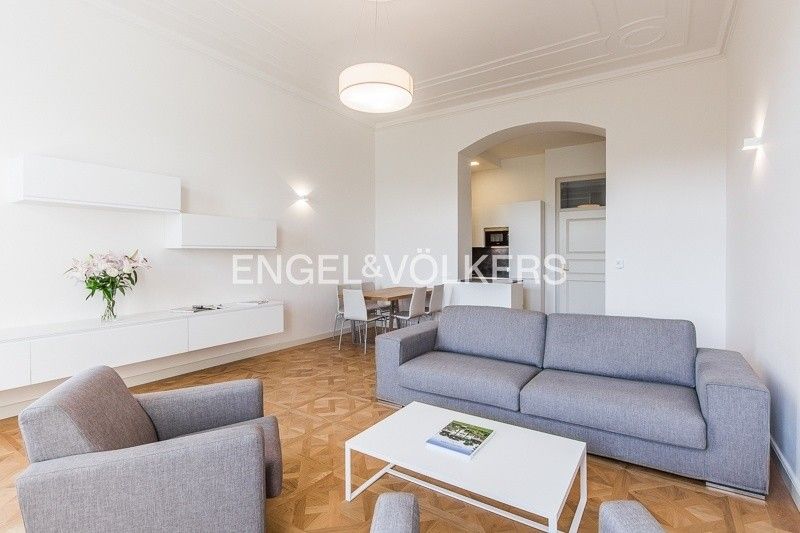 2+kk, Bolzanova, Praha, 80 m²