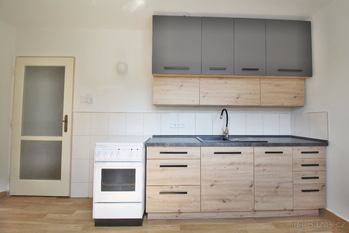 Pronájem byt 2+1 - Červený Kostelec, 549 41, 68 m²