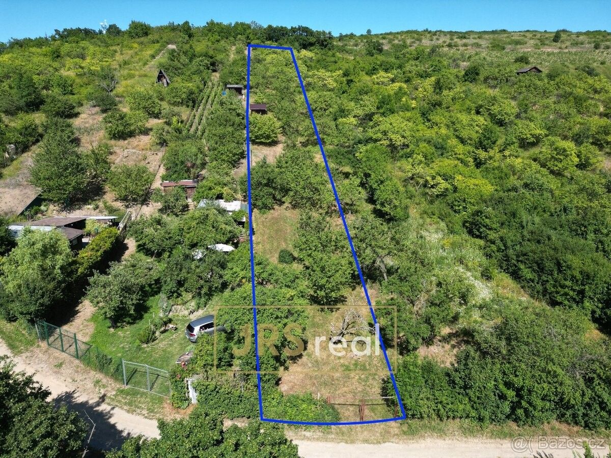 Zahrady, Pouzdřany, 691 26, 1 698 m²