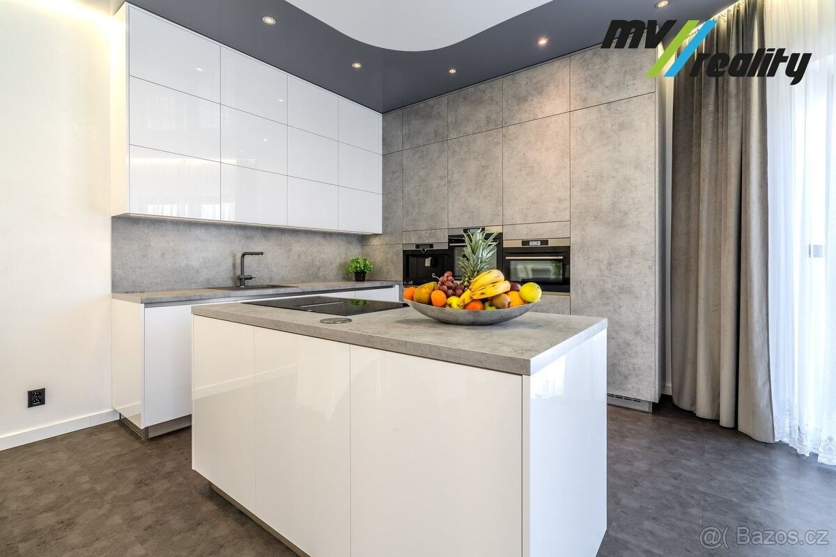 Prodej dům - Český Brod, 282 01, 196 m²
