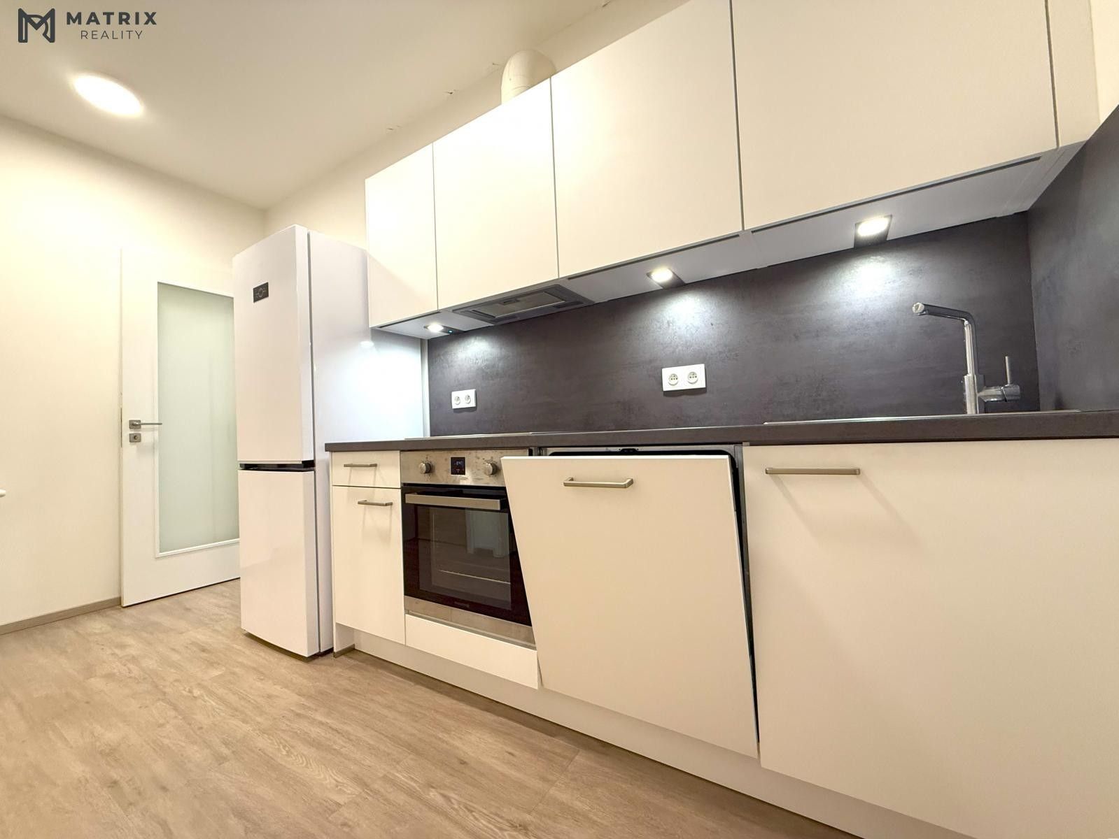 Pronájem byt 2+kk - Primátorská, Praha, 85 m²