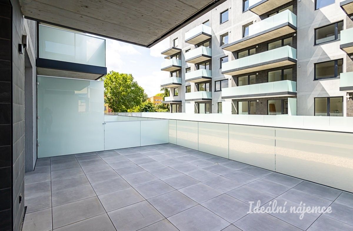 Pronájem byt 2+kk - Čakovická, Praha, 43 m²