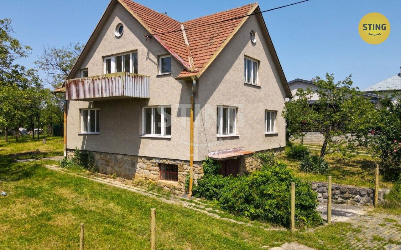 Rodinné domy, Březová, 219 m²