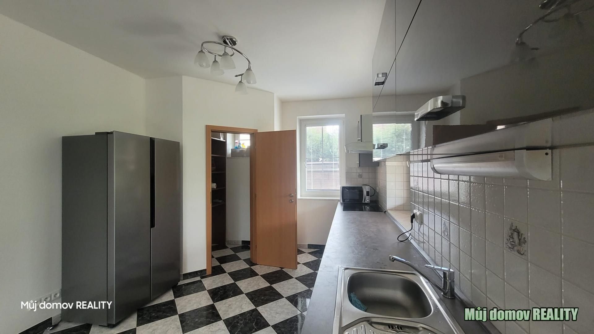 Prodej rodinný dům - Pod Karlovarskou silnicí, Praha, 230 m²