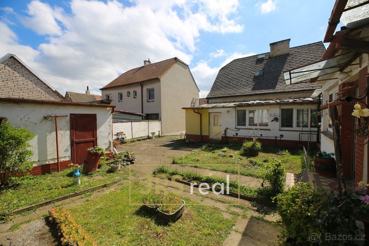 Prodej dům - Těmice u Hodonína, 696 84, 1 696 m²