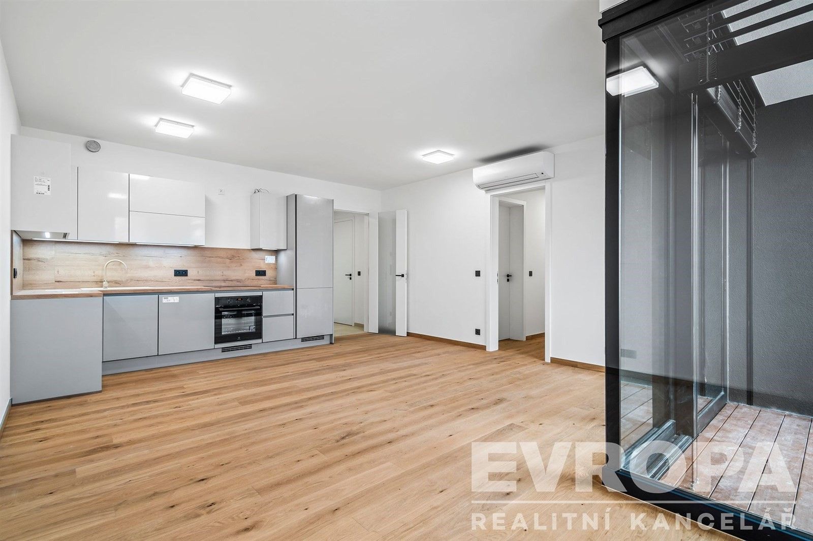 3+kk, U Petřin, Praha, 79 m²