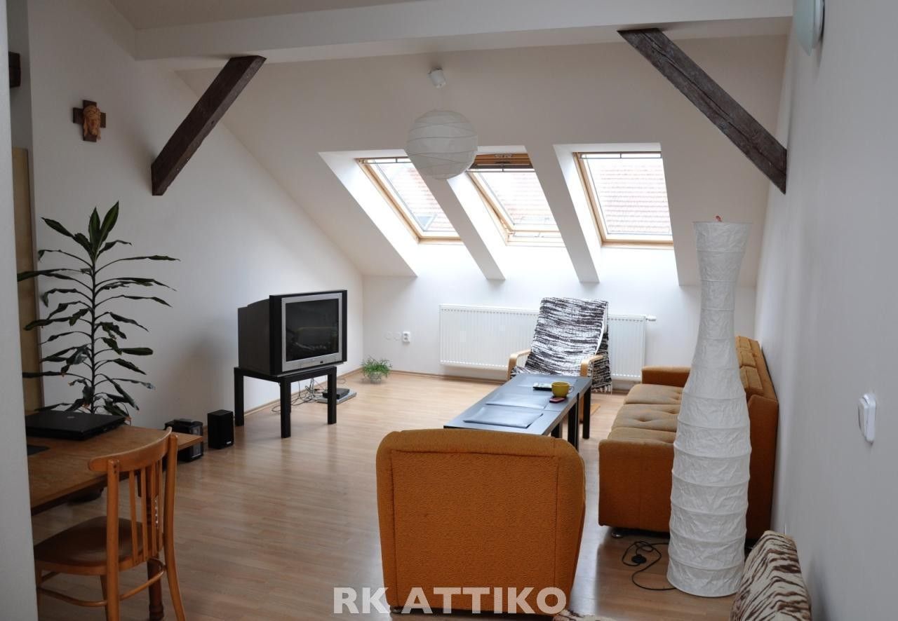 Pronájem byt - Ptašínského, Brno, 91 m²