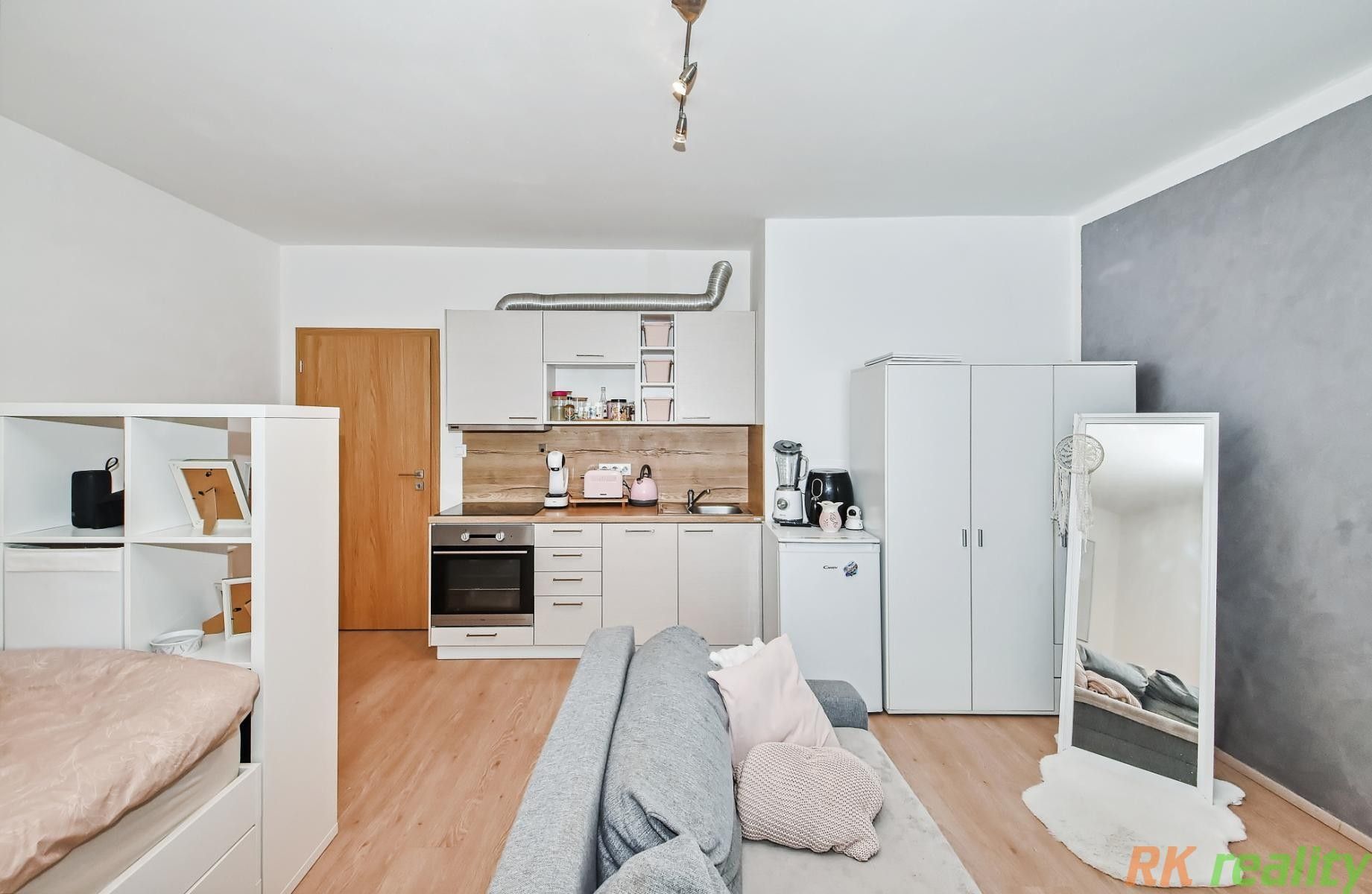 Prodej byt 1+kk - U Chýně, Hostivice, 35 m²