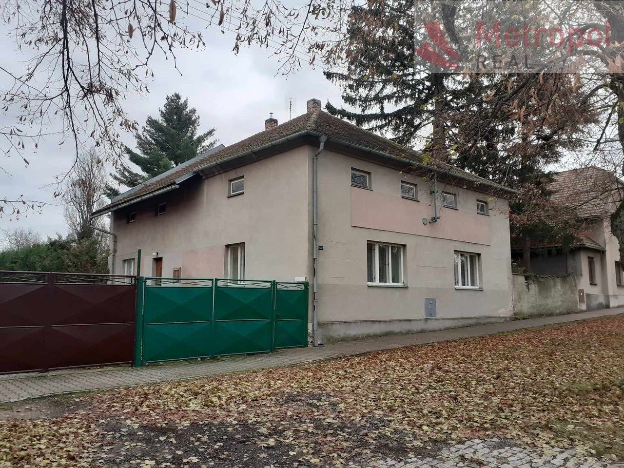 Ostatní, nám. Hrdinů, Moravany, 120 m²