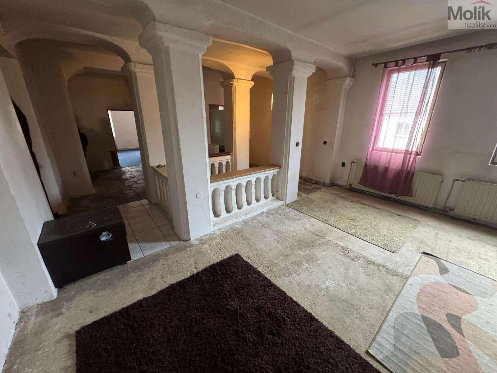 Prodej rodinný dům - Encovany, Polepy, 400 m²