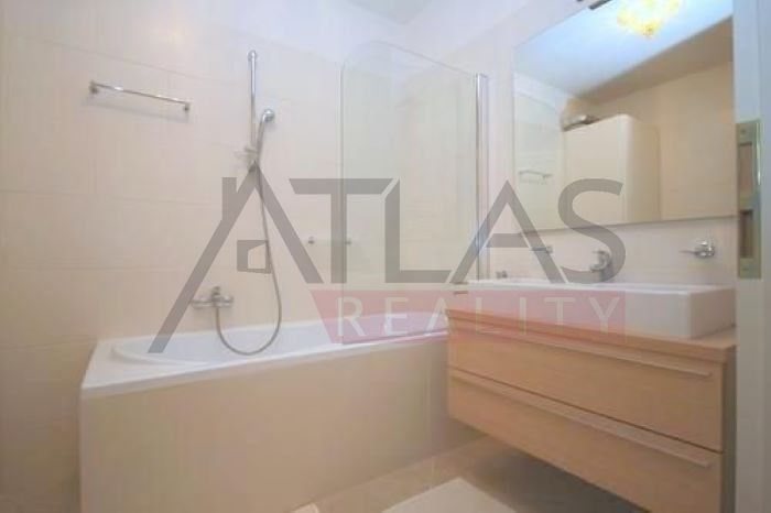 2+kk, Italská, Praha, 69 m²