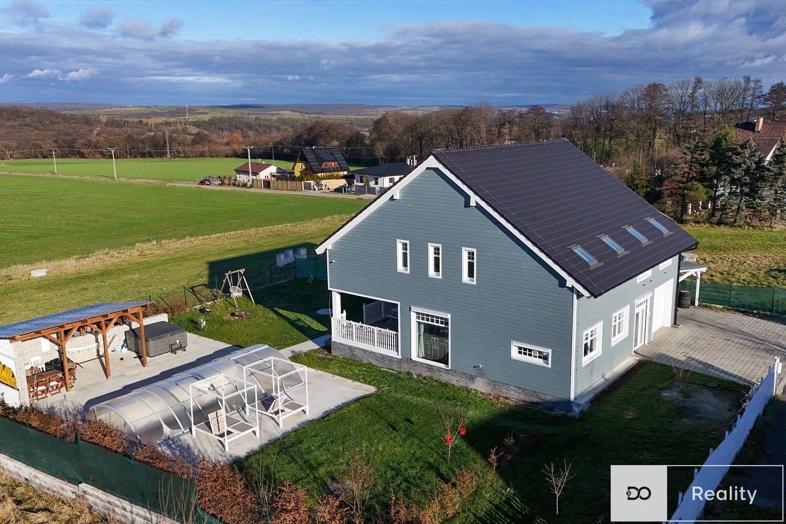 Rodinné domy, Skuhrov, 272 m²
