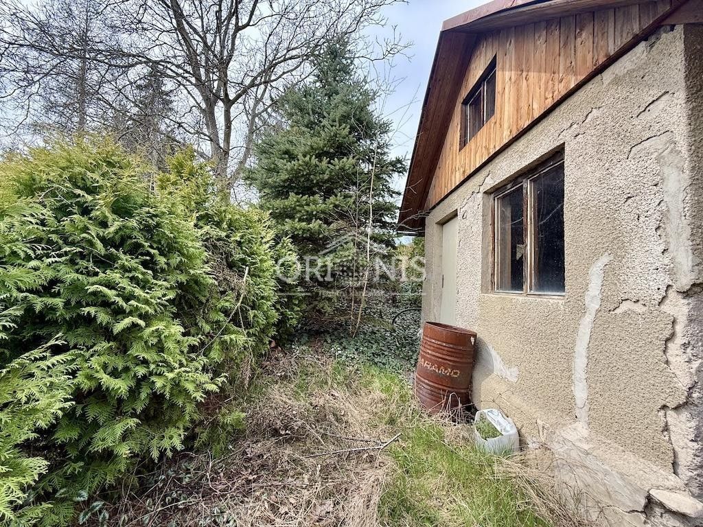 Zahrady, Lužný, Perštejn, 402 m²