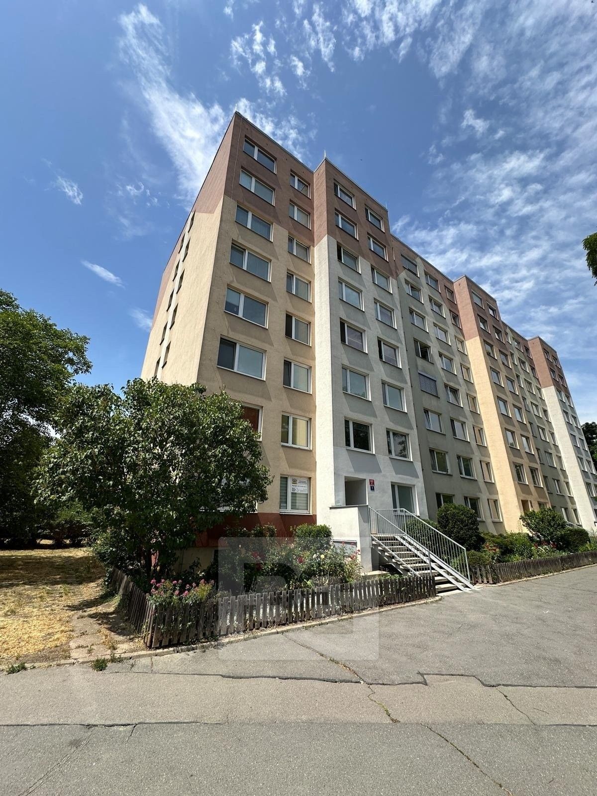 2+kk, Bazovského, Praha, 44 m²