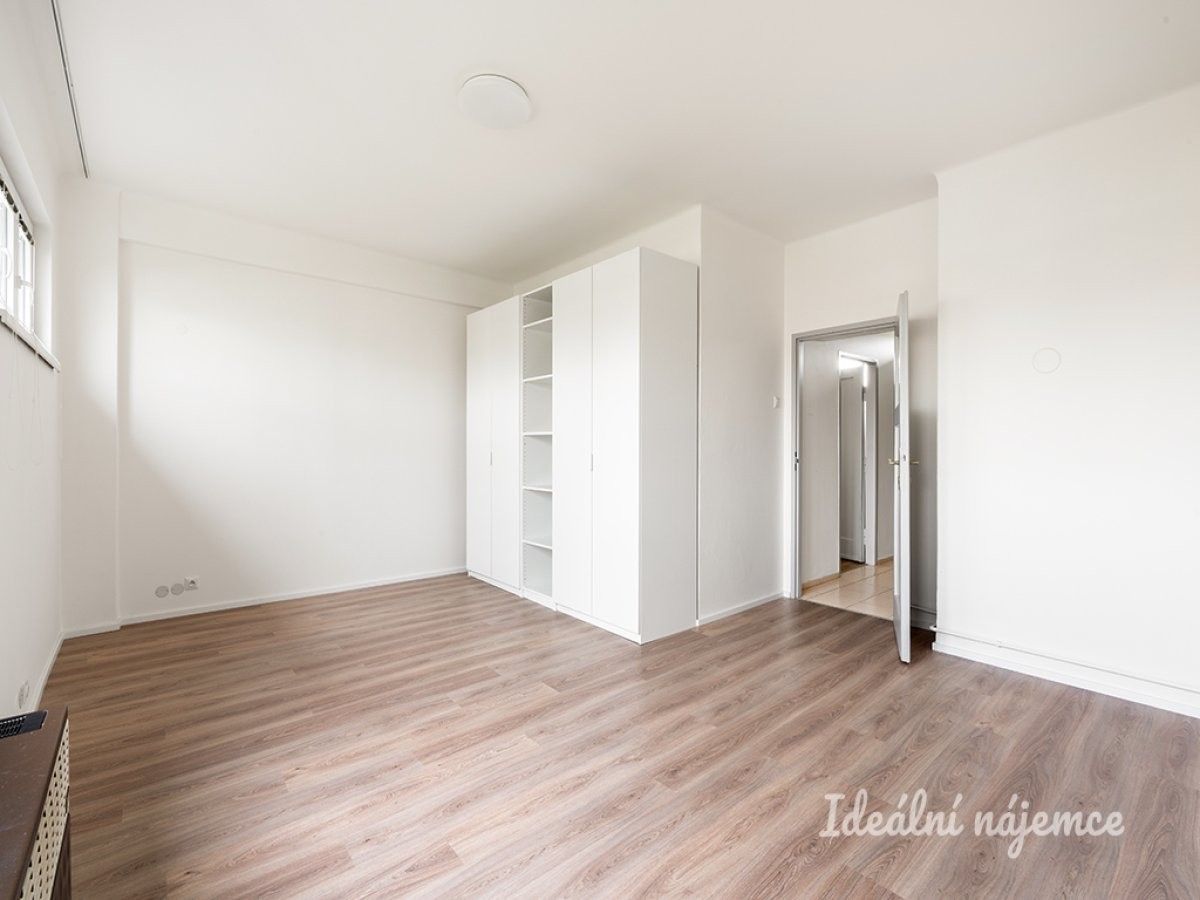 Pronájem byt 2+kk - Osadní, Praha, 47 m²