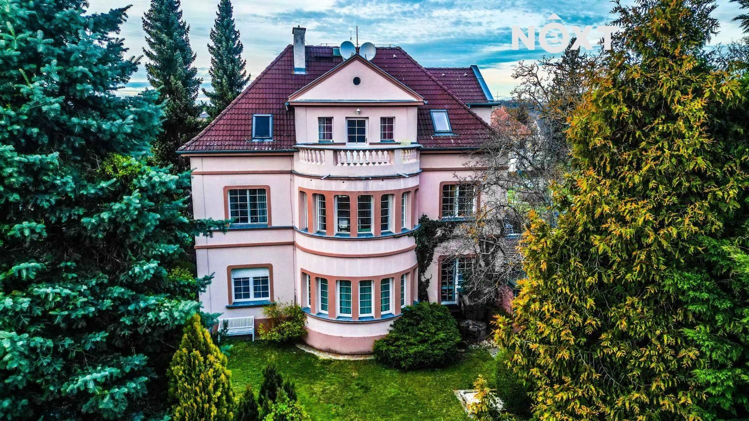 Prodej vila - Školní nám., Roztoky, 416 m²