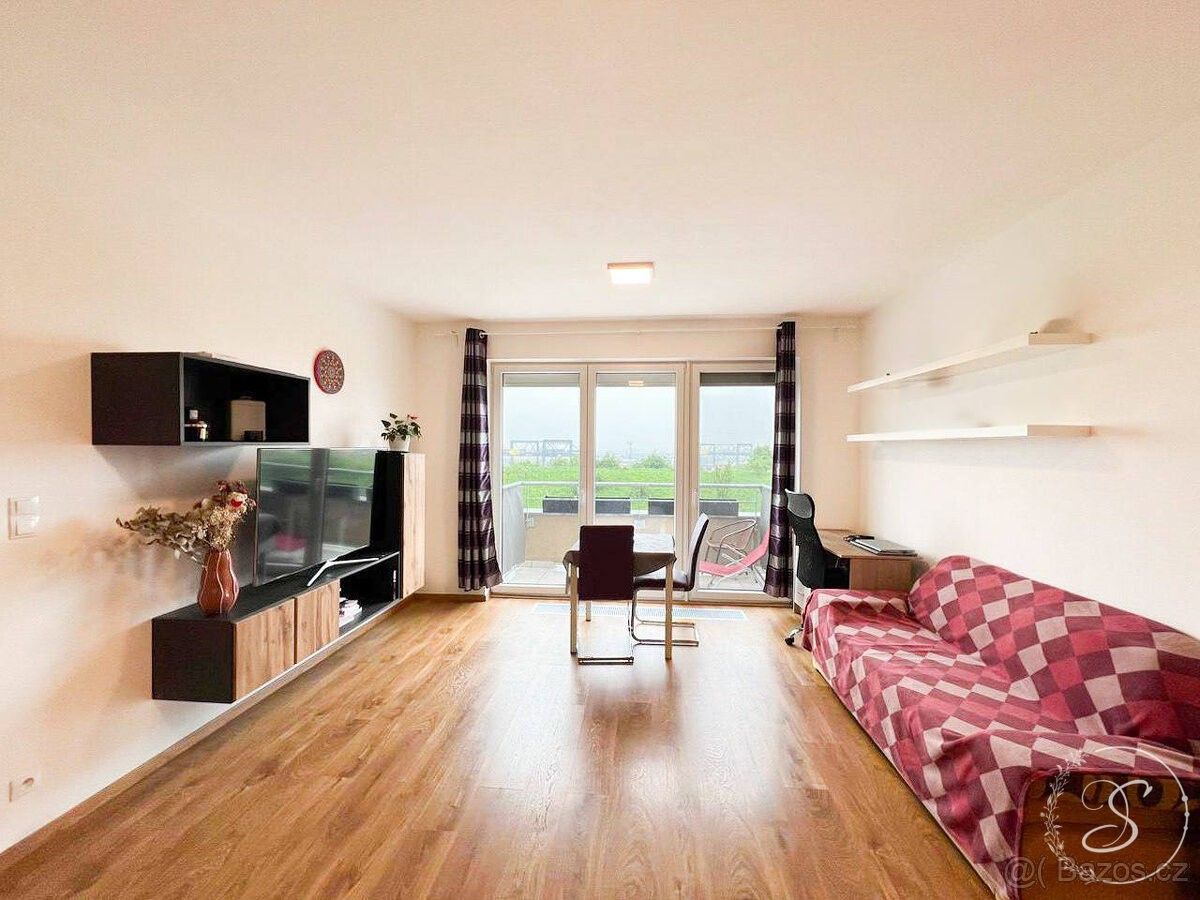 Pronájem byt 2+kk - Praha, 109 00, 59 m²