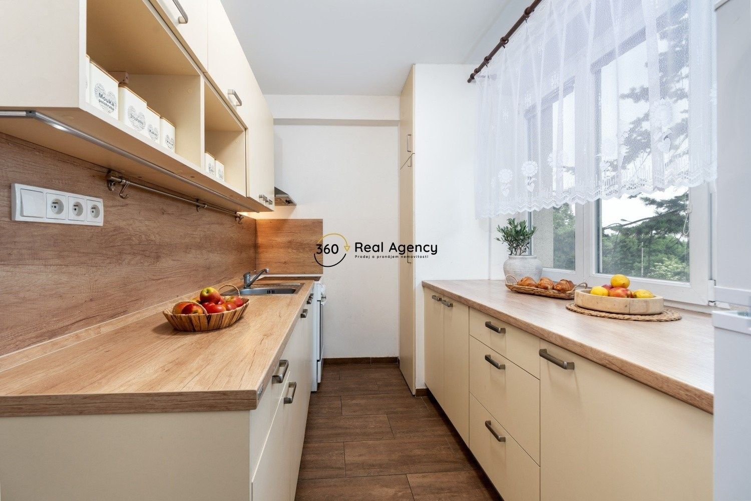 2+1, Pod Královkou, Praha, 50 m²