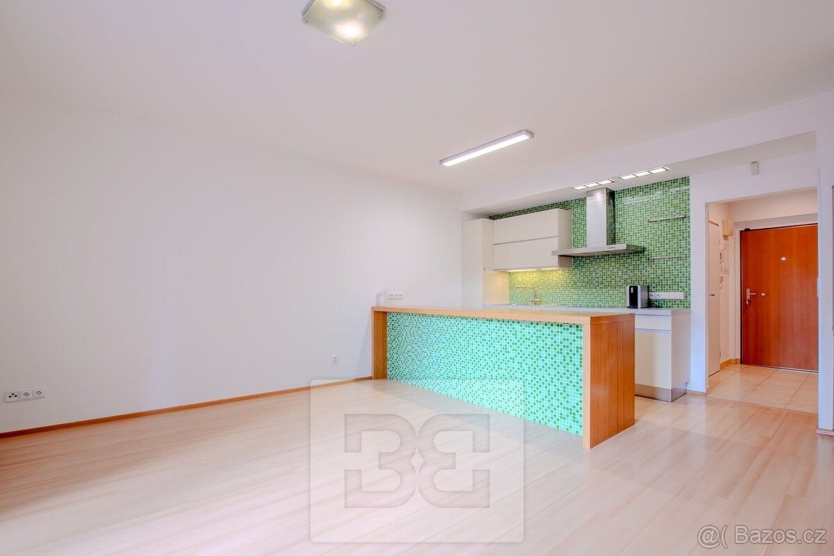 Pronájem byt 2+kk - Praha, 106 00, 52 m²