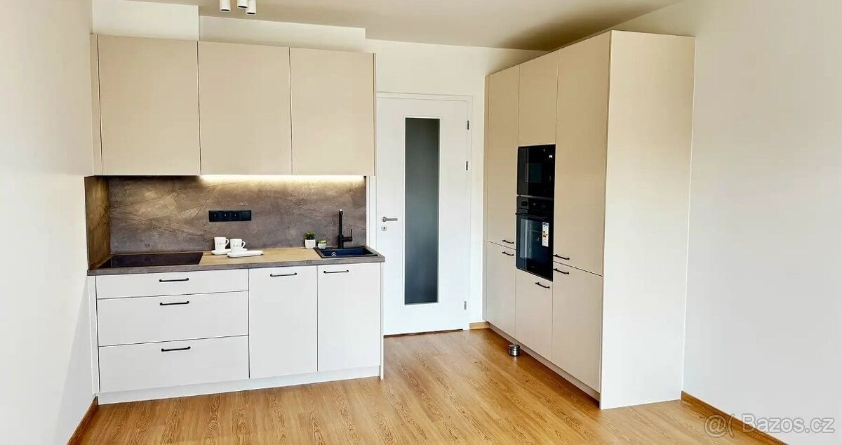 Pronájem byt 1+kk - Praha, 149 00, 37 m²