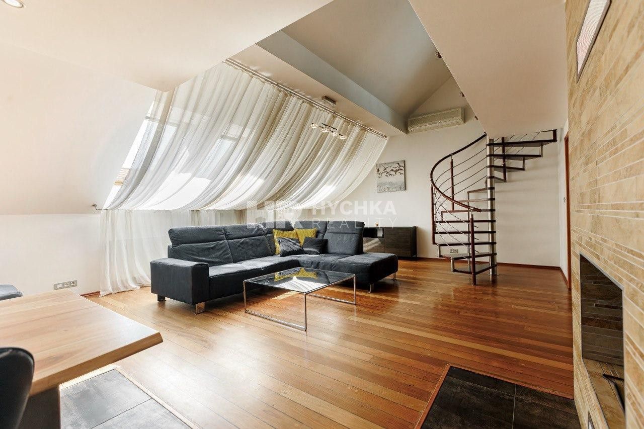 Pronájem byt 3+kk - Korunní, Praha, 159 m²