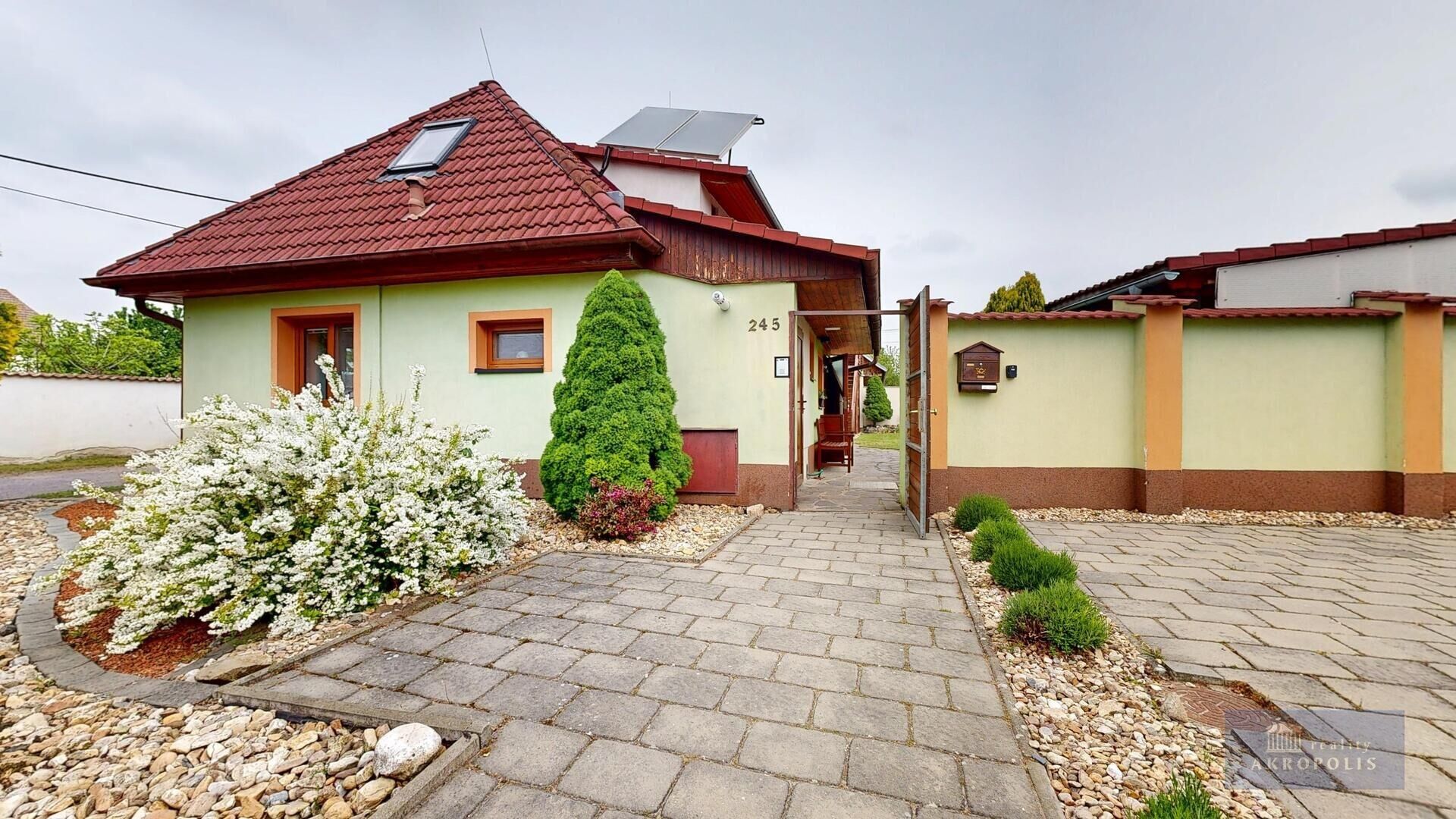 Rodinné domy, U školky, Březí, 198 m²